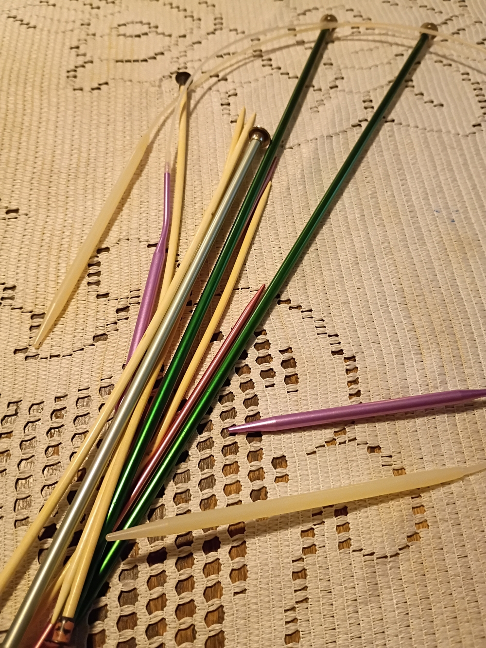 Assorted Multi-Color Knitting Needles Set - Unbranded - Picture 2 of 2